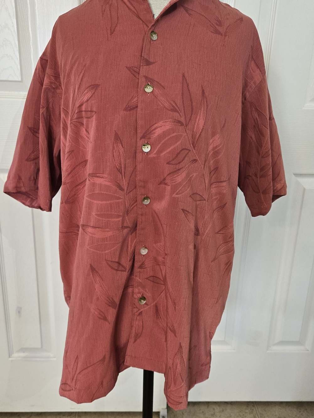 Van Heusen Men’s L/G 16-16½ Short Sleeve Button Up Tropical Leaf Shirt